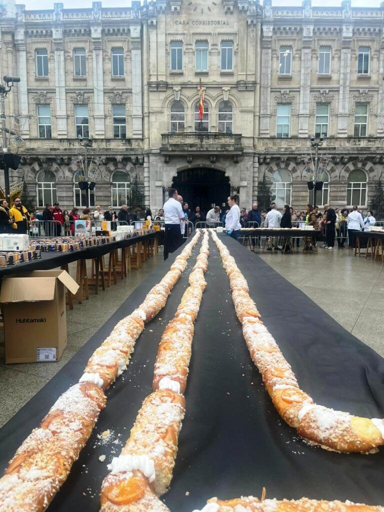 Cantabria: 1.300 raciones de Rosco de Reyes y chocolate se repartieron en Santander con fines solidarios