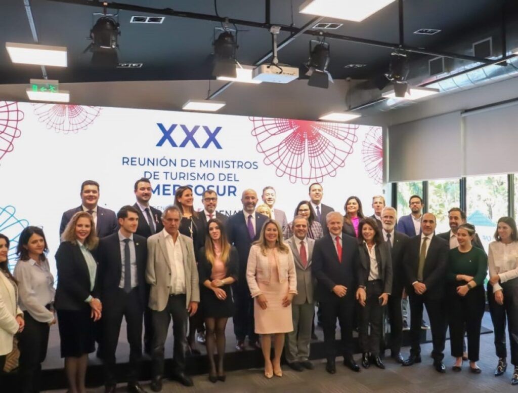 Ministros de Turismo del MERCOSUR aprobaron política de cielos abiertos