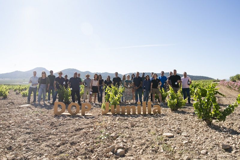 La DOP Jumilla-España reúne a las bodegas  de la campaña Diálogos de Arte & Vino