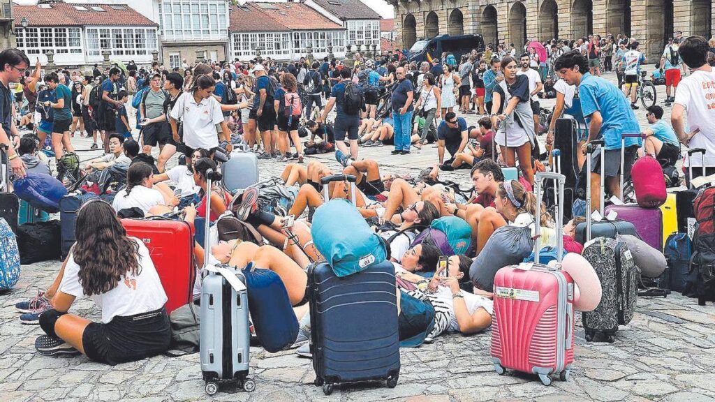 Lleno en el Obradoiro: más de 3.000 ‘compostelas’ en un solo día