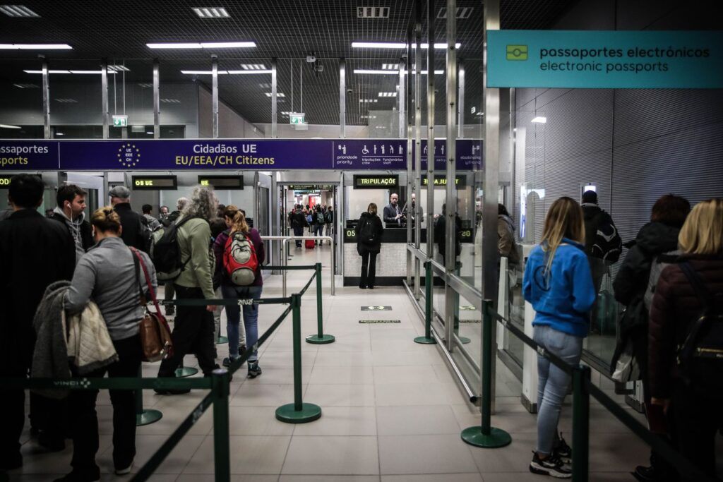EUROPA: “Adiós al sellado de pasaportes, hola a los controles digitales”