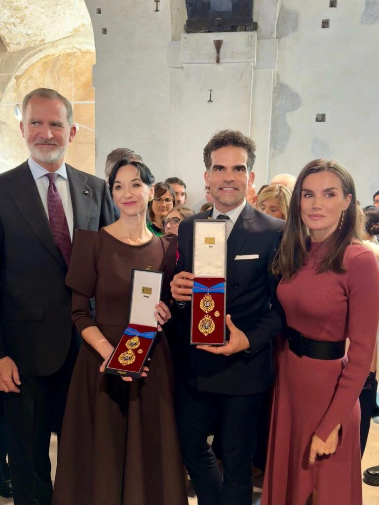Antonio Najarro recibe de sus Majestades Los Reyes la Medalla de Oro al Mérito en las Bellas Artes