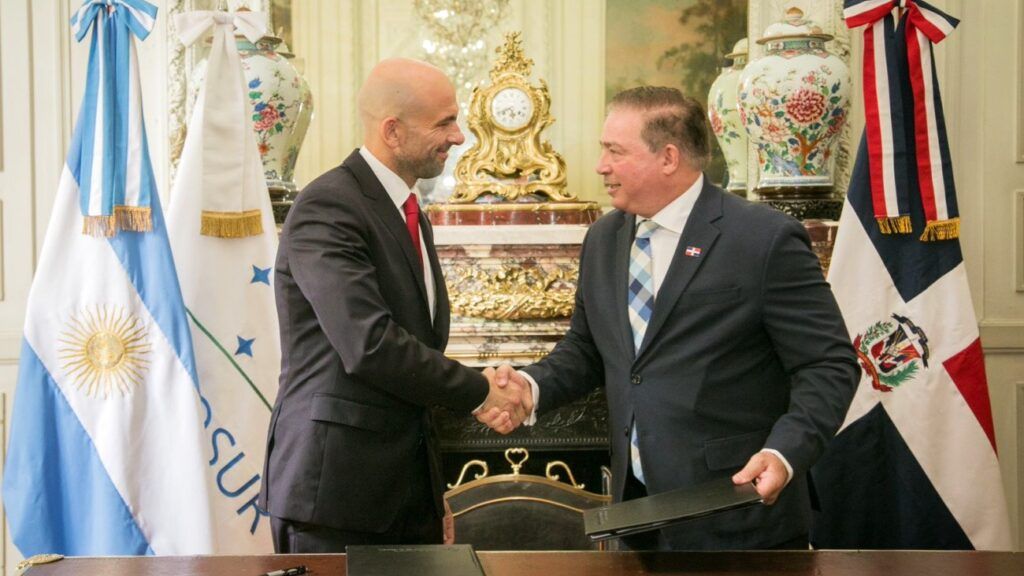 Argentina y República Dominicana fortalecen su conectividad aérea