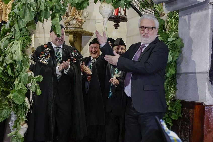 Asturias- España : Amplia representación de cofradías de España y Portugal en  el Gran Capítulo de Amigos de los Nabos de La Foz de Morcín