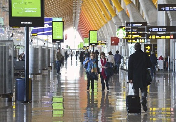 El Aeropuerto de Madrid-Barajas registró 4,8 millones de pasajeros en febrero, un 2,3% más