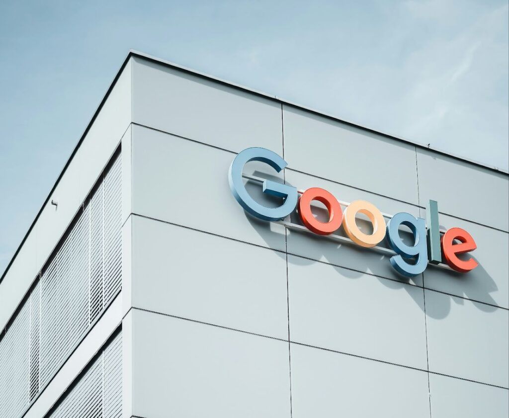 Google integra anuncios de viajes en búsquedas con IA