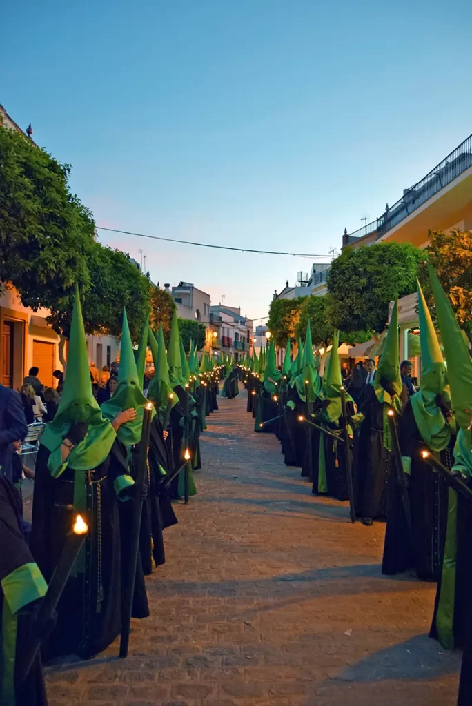 La Vera-Cruz protagoniza singular procesión de Jueves Santo en Alcalá del Río