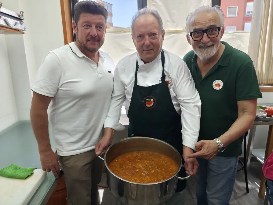 Cofradía de los Cocidos promociona el Puchero de Torrelavega