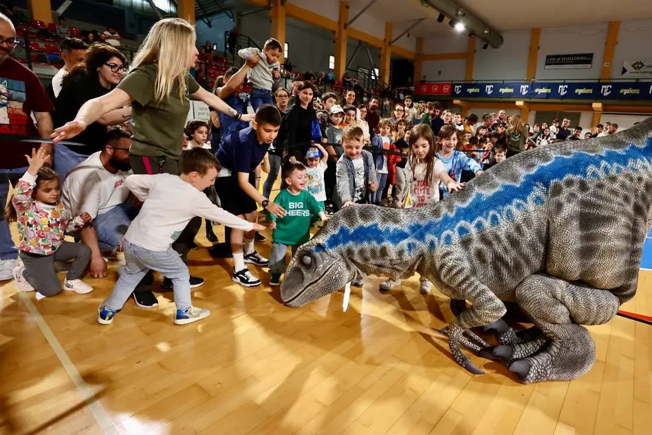 Exitoso Raptor Theme Show y Tour en Italia con disfraces especializados