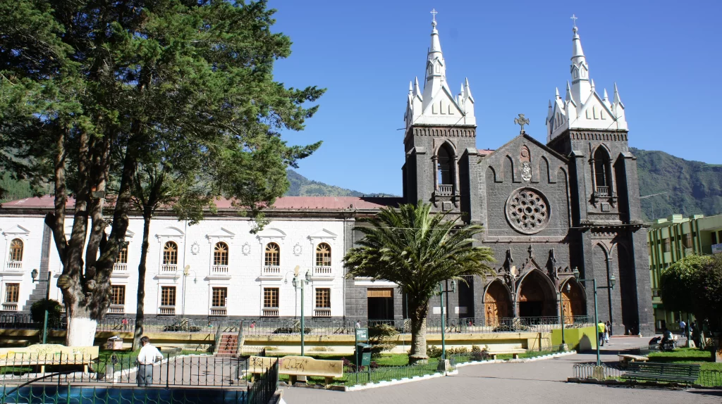 "De la Amazonía a tu paladar: Vive la mejor experiencia de chocolate artesanal en el corazón de Baños."