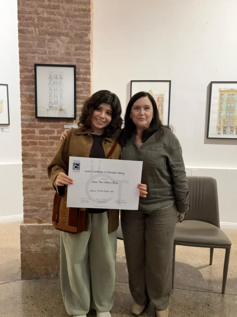LA ECUATORIANA ARIANA CALDERÓN APRUEBA EL NIVEL 1 EN EL IICCT DE VALENCIA BAJO LA TUTELA DE MÓNICA MESCHINI Y AVANZA HACIA EL NIVEL 2