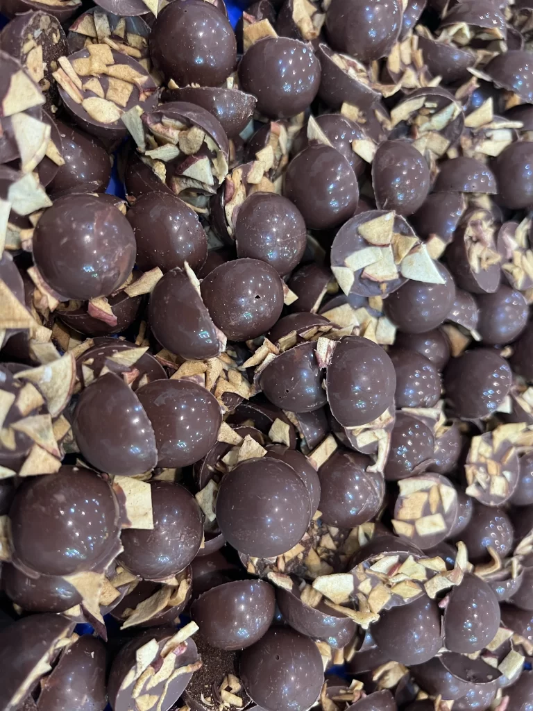 El Arte del «Bean to Bar» y la Magia del Cacao en la Fábrica Mágica de Chocolate