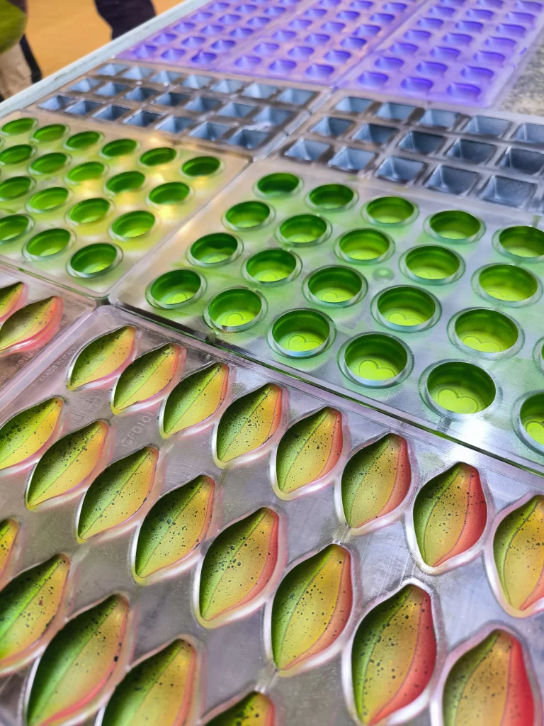 Un recorrido sensorial por más de 80 variedades de chocolate artesanal en la Fábrica Mágica de Chocolate en Baños de Agua Santa
