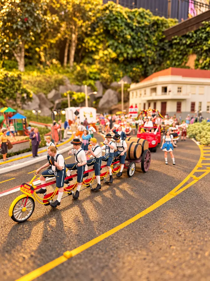 Mini Mundo em Gramado recebe atrações de Oktoberfest e Outubro Rosa